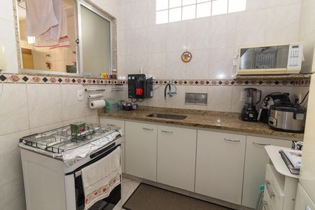 Casa à venda com 270m², 5 quartos e 4 vagas Casa à venda com 270m², 5 quartos e 4 vagasCozinha