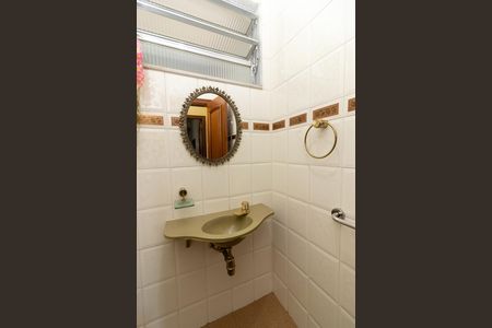 Casa à venda com 270m², 5 quartos e 4 vagas Casa à venda com 270m², 5 quartos e 4 vagasLavabo