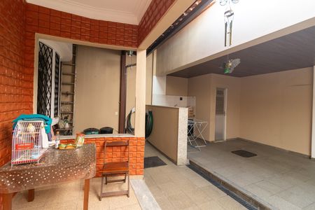 Casa à venda com 270m², 5 quartos e 4 vagas Casa à venda com 270m², 5 quartos e 4 vagasVaranda