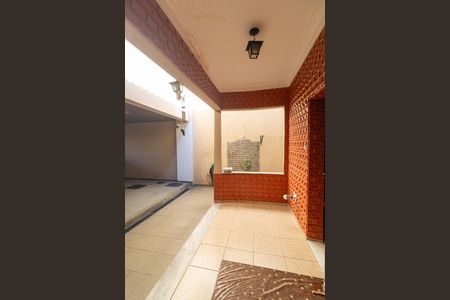 Casa à venda com 270m², 5 quartos e 4 vagas Casa à venda com 270m², 5 quartos e 4 vagasVaranda