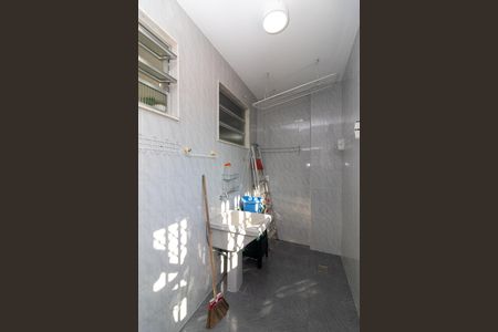 Casa à venda com 270m², 5 quartos e 4 vagas Casa à venda com 270m², 5 quartos e 4 vagasÁrea de Serviço