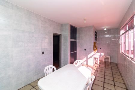 Casa à venda com 270m², 5 quartos e 4 vagas Casa à venda com 270m², 5 quartos e 4 vagasCozinha