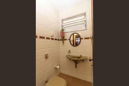Casa à venda com 270m², 5 quartos e 4 vagas Casa à venda com 270m², 5 quartos e 4 vagasLavabo
