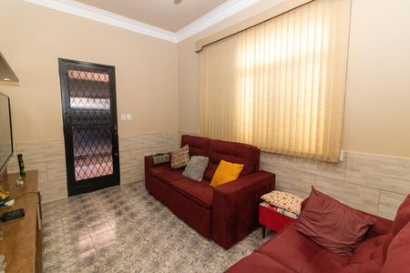 Casa à venda com 270m², 5 quartos e 4 vagas Casa à venda com 270m², 5 quartos e 4 vagasSala
