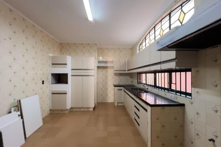 Casa à venda com 221m², 4 quartos e 3 vagas Casa à venda com 221m², 4 quartos e 3 vagasCozinha