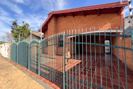 Casa à venda com 221m², 4 quartos e 3 vagas Casa à venda com 221m², 4 quartos e 3 vagasFachada