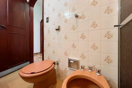 Casa à venda com 221m², 4 quartos e 3 vagas Casa à venda com 221m², 4 quartos e 3 vagasBanheiro
