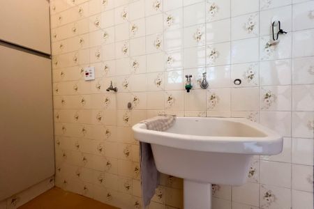 Casa à venda com 221m², 4 quartos e 3 vagas Casa à venda com 221m², 4 quartos e 3 vagasÁrea de Serviço