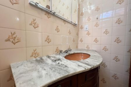 Casa à venda com 221m², 4 quartos e 3 vagas Casa à venda com 221m², 4 quartos e 3 vagasBanheiro