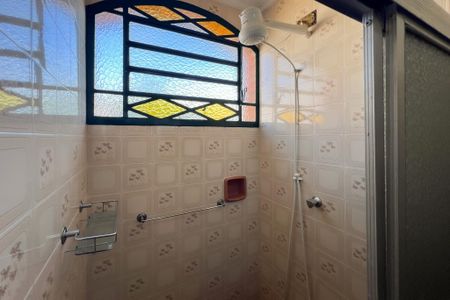 Casa à venda com 221m², 4 quartos e 3 vagas Casa à venda com 221m², 4 quartos e 3 vagasBanheiro 2