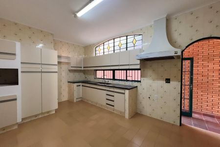Casa à venda com 221m², 4 quartos e 3 vagas Casa à venda com 221m², 4 quartos e 3 vagasCozinha