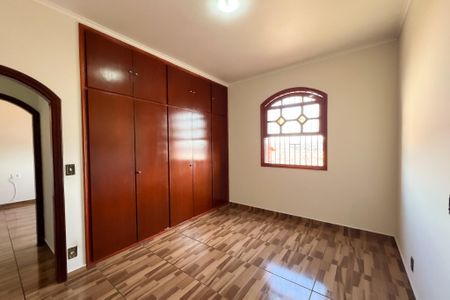 Casa à venda com 221m², 4 quartos e 3 vagas Casa à venda com 221m², 4 quartos e 3 vagasQuarto 1