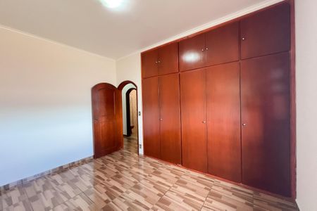 Casa à venda com 221m², 4 quartos e 3 vagas Casa à venda com 221m², 4 quartos e 3 vagasQuarto 1