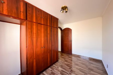 Casa à venda com 221m², 4 quartos e 3 vagas Casa à venda com 221m², 4 quartos e 3 vagasQuarto de apoio