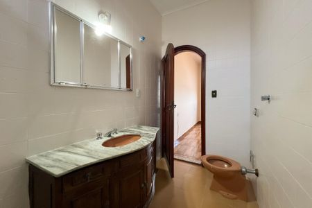 Casa à venda com 221m², 4 quartos e 3 vagas Casa à venda com 221m², 4 quartos e 3 vagasBanheiro da Suíte