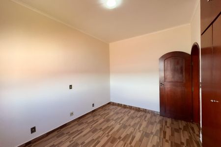 Casa à venda com 221m², 4 quartos e 3 vagas Casa à venda com 221m², 4 quartos e 3 vagasQuarto 1