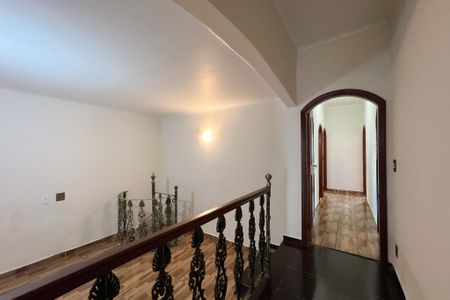 Casa à venda com 221m², 4 quartos e 3 vagas Casa à venda com 221m², 4 quartos e 3 vagasHall
