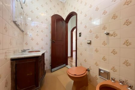 Casa à venda com 221m², 4 quartos e 3 vagas Casa à venda com 221m², 4 quartos e 3 vagasBanheiro