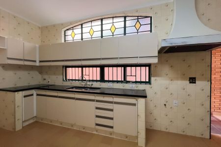 Casa à venda com 221m², 4 quartos e 3 vagas Casa à venda com 221m², 4 quartos e 3 vagasCozinha
