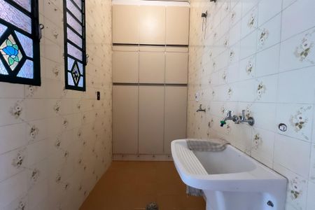 Casa à venda com 221m², 4 quartos e 3 vagas Casa à venda com 221m², 4 quartos e 3 vagasÁrea de Serviço