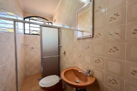 Casa à venda com 221m², 4 quartos e 3 vagas Casa à venda com 221m², 4 quartos e 3 vagasBanheiro 2