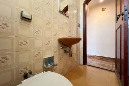 Casa à venda com 221m², 4 quartos e 3 vagas Casa à venda com 221m², 4 quartos e 3 vagasBanheiro 2