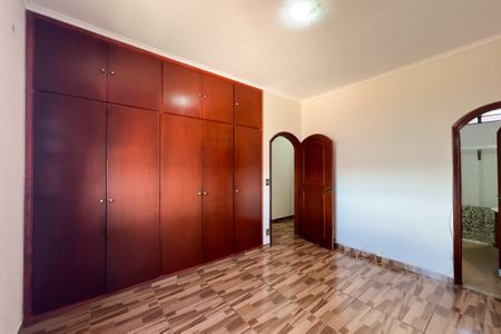 Casa à venda com 221m², 4 quartos e 3 vagas Casa à venda com 221m², 4 quartos e 3 vagasSuíte