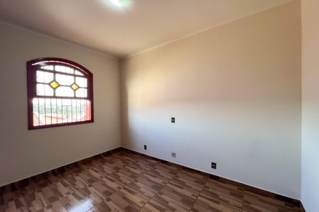 Casa à venda com 221m², 4 quartos e 3 vagas Casa à venda com 221m², 4 quartos e 3 vagasQuarto 1