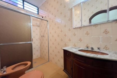 Casa à venda com 221m², 4 quartos e 3 vagas Casa à venda com 221m², 4 quartos e 3 vagasBanheiro