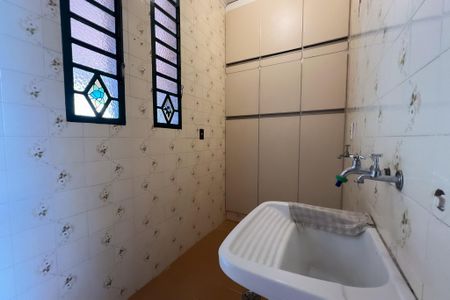 Casa à venda com 221m², 4 quartos e 3 vagas Casa à venda com 221m², 4 quartos e 3 vagasÁrea de Serviço
