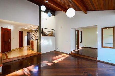 Casa para alugar com 3 quartos, 250m² em Jardim Londrina, São Paulo