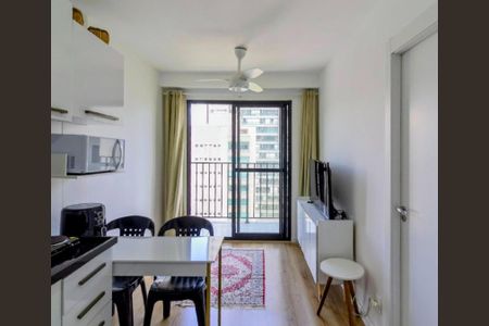 Foto 02 de kitnet/studio à venda com 1 quarto, 30m² em Campo Belo, São Paulo