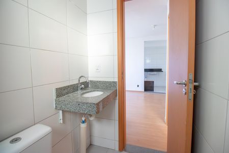 Banheiro de apartamento para alugar com 2 quartos, 44m² em Colégio, Rio de Janeiro