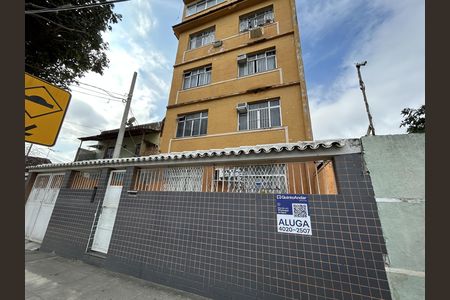 Fachada + placa de apartamento para alugar com 2 quartos, 65m² em Encantado, Rio de Janeiro