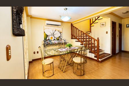 Casa para alugar com 140m², 3 quartos e 3 vagas Casa para alugar com 140m², 3 quartos e 3 vagasSala