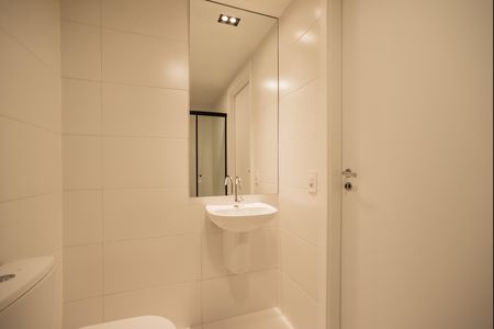 Banheiro de kitnet/studio para alugar com 1 quarto, 27m² em Vila Clementino, São Paulo