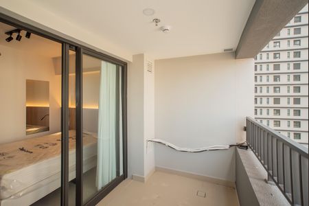 Studio para alugar com 27m², 1 quarto e sem vaga Studio para alugar com 27m², 1 quarto e sem vagaVaranda