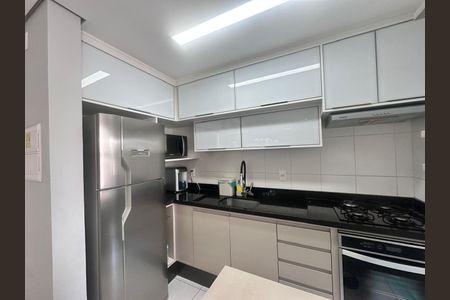 Cozinha de apartamento à venda com 2 quartos, 52m² em Jardim do Lago, Campinas