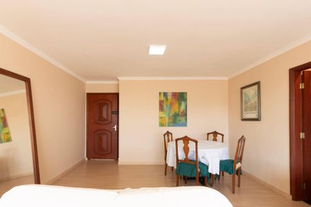 Apartamento para alugar com 130m², 3 quartos e 1 vaga Apartamento para alugar com 130m², 3 quartos e 1 vagaSala