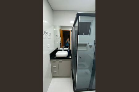 Apartamento à venda com 56m², 2 quartos e 1 vaga Apartamento à venda com 56m², 2 quartos e 1 vagaBanheiro