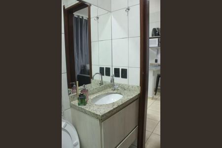 Banheiro de apartamento para alugar com 1 quarto, 42m² em Jardim da Luz, Goiânia