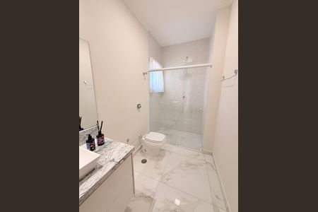 Casa de condomínio à venda com 483m², 6 quartos e 8 vagasÁrea de Serviço com quintal