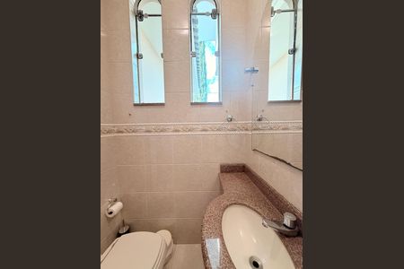 Casa de condomínio à venda com 483m², 6 quartos e 8 vagasLavabo