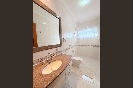 Casa de condomínio à venda com 483m², 6 quartos e 8 vagasBanheiro da Suíte 4