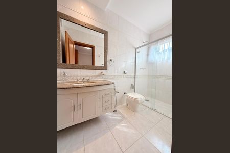 Casa de condomínio à venda com 483m², 6 quartos e 8 vagasBanheiro da Suíte 3