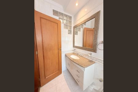 Casa de condomínio à venda com 483m², 6 quartos e 8 vagasBanheiro da Suíte 3