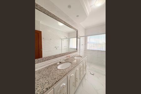 Banheiro da Suíte 1 de casa de condomínio à venda com 6 quartos, 483m² em Chácara Malota, Jundiaí