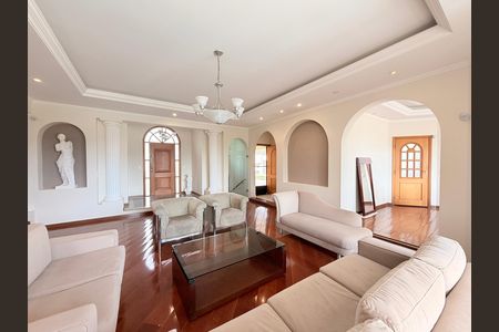 Casa de condomínio à venda com 483m², 6 quartos e 8 vagasSala de Estar