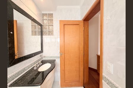Casa de condomínio à venda com 483m², 6 quartos e 8 vagasBanheiro da Suíte 2