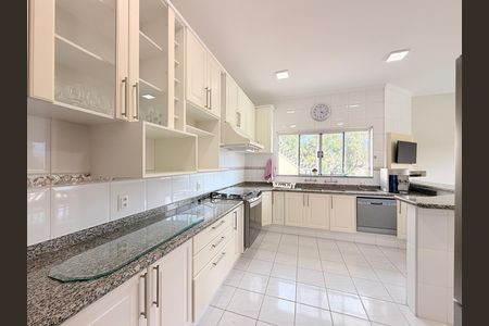 Casa de condomínio à venda com 483m², 6 quartos e 8 vagasCozinha